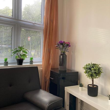 Ocean Waves Apartment Near Bournemouth Beach エクステリア 写真