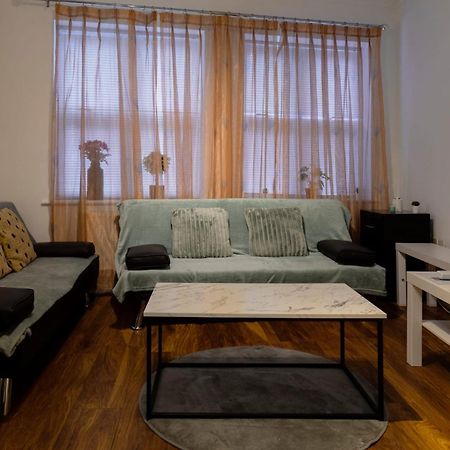Ocean Waves Apartment Near Bournemouth Beach エクステリア 写真