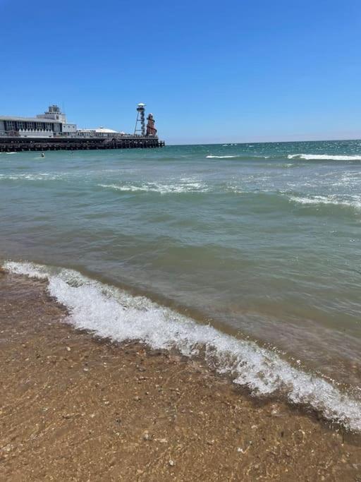 Ocean Waves Apartment Near Bournemouth Beach エクステリア 写真
