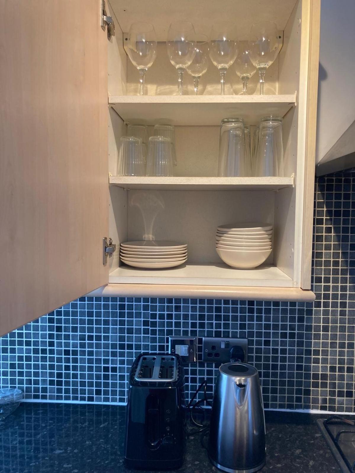 Ocean Waves Apartment Near Bournemouth Beach エクステリア 写真