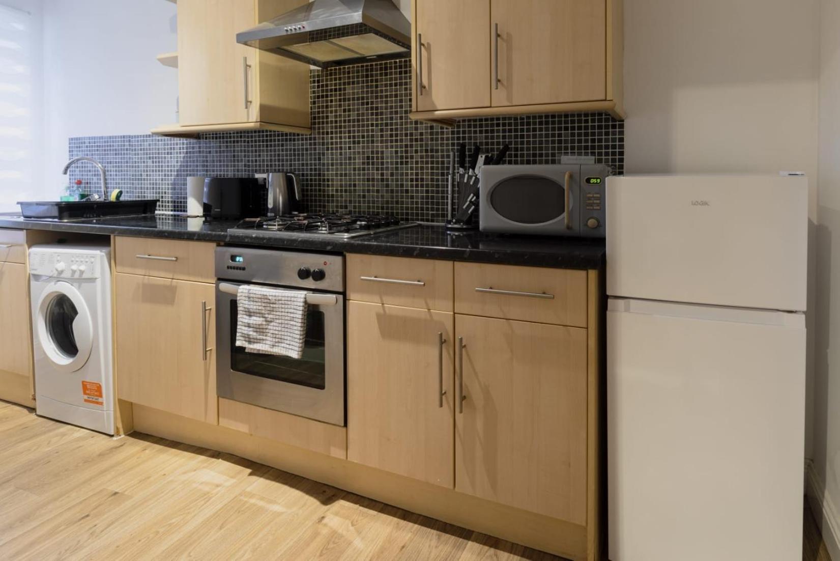 Ocean Waves Apartment Near Bournemouth Beach エクステリア 写真
