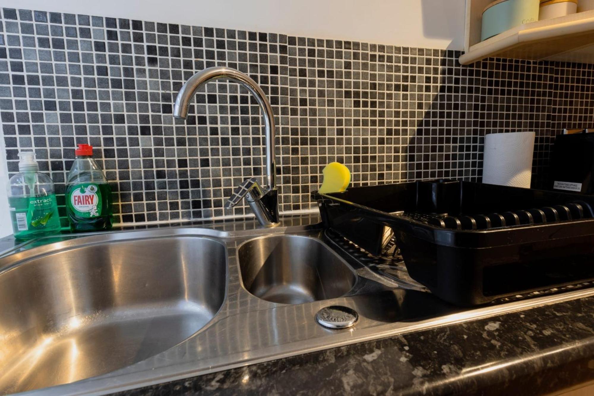 Ocean Waves Apartment Near Bournemouth Beach エクステリア 写真