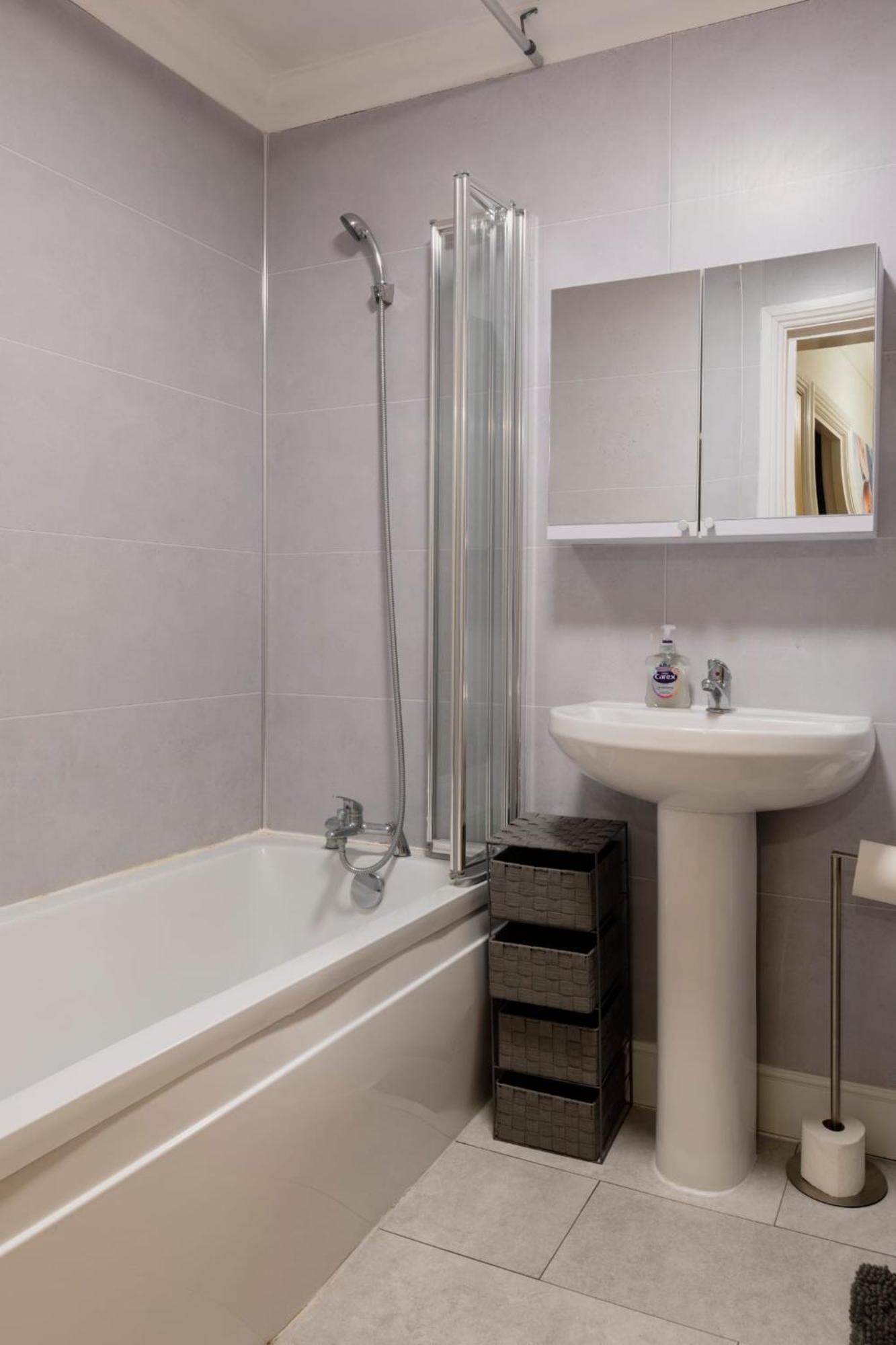 Ocean Waves Apartment Near Bournemouth Beach エクステリア 写真