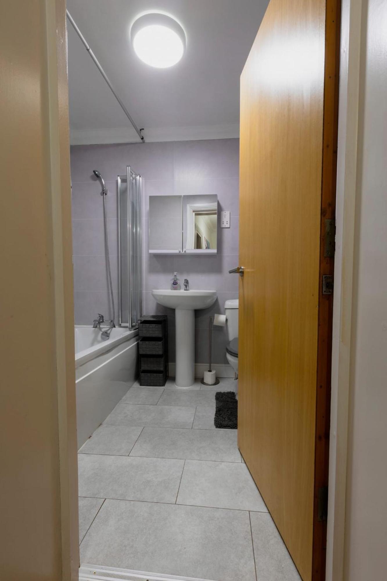 Ocean Waves Apartment Near Bournemouth Beach エクステリア 写真