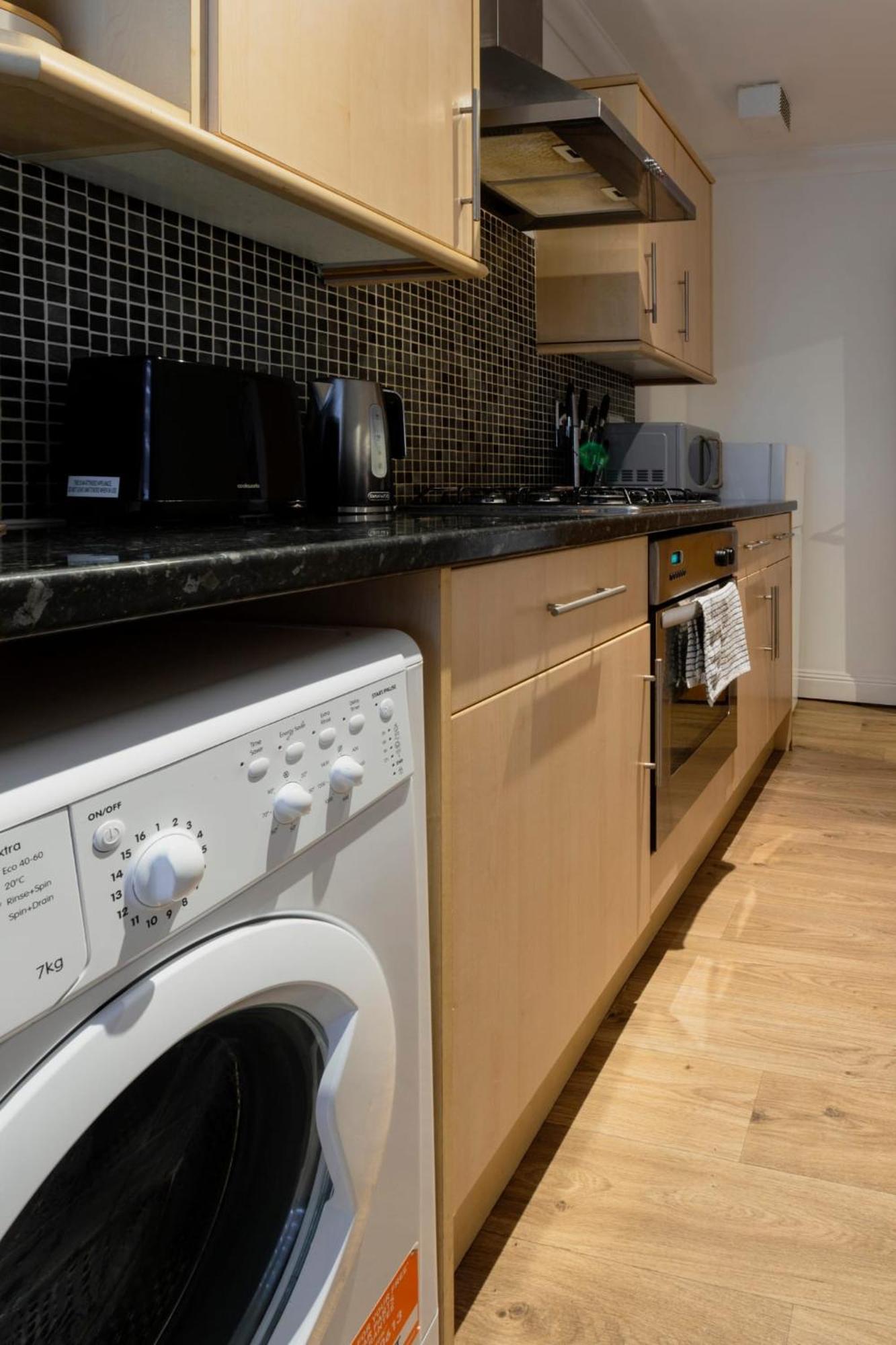 Ocean Waves Apartment Near Bournemouth Beach エクステリア 写真