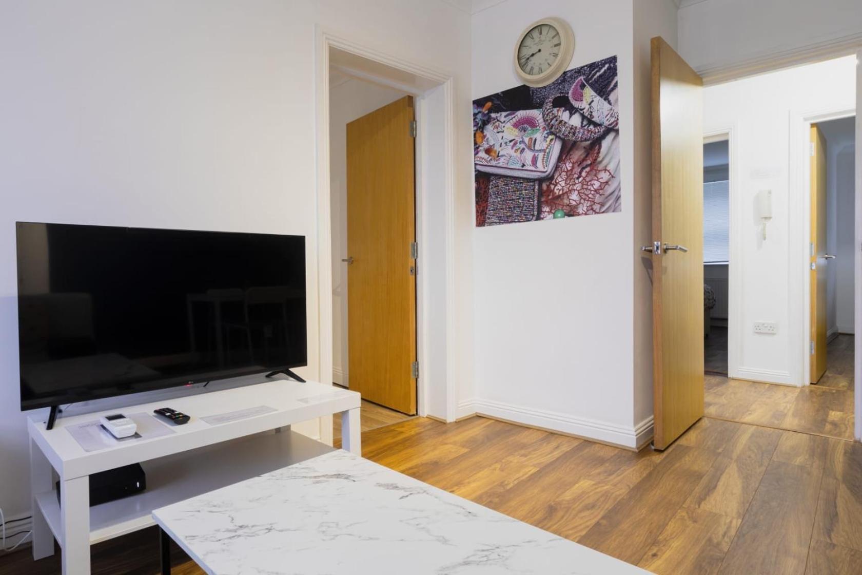 Ocean Waves Apartment Near Bournemouth Beach エクステリア 写真
